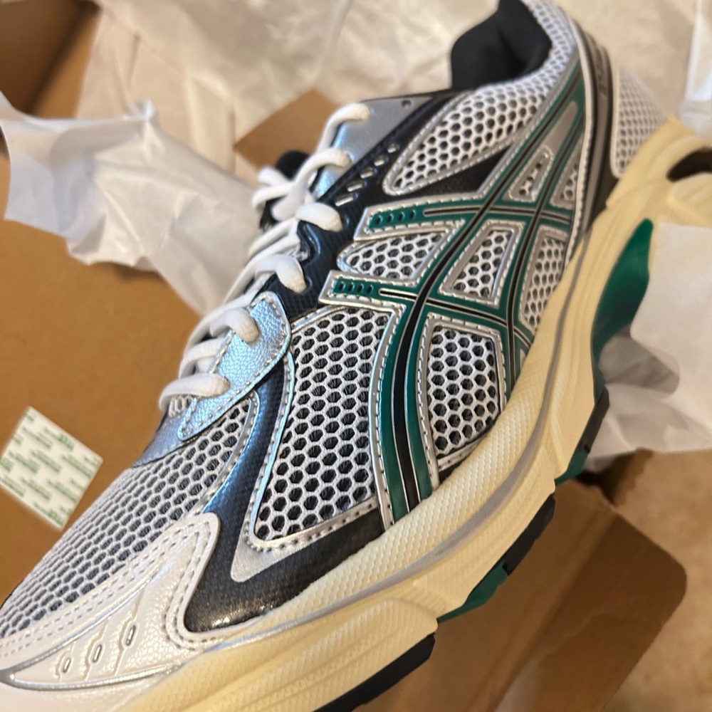 ASICS running shoes - Picture 4 of 4